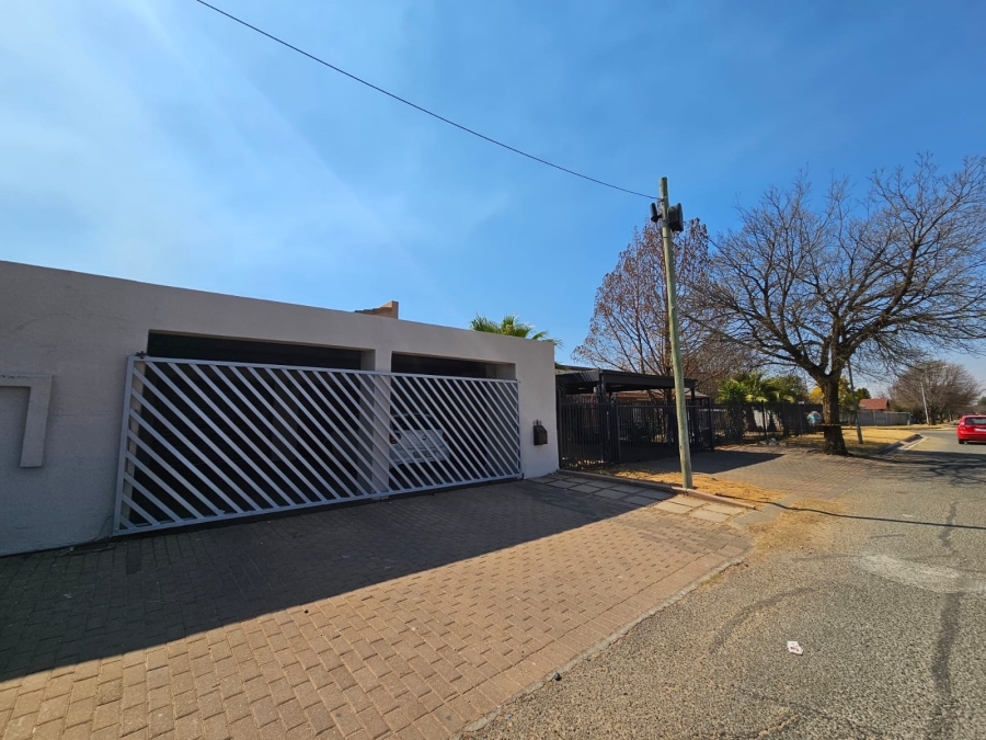 5 Bedroom Property for Sale in Riebeeckstad Free State